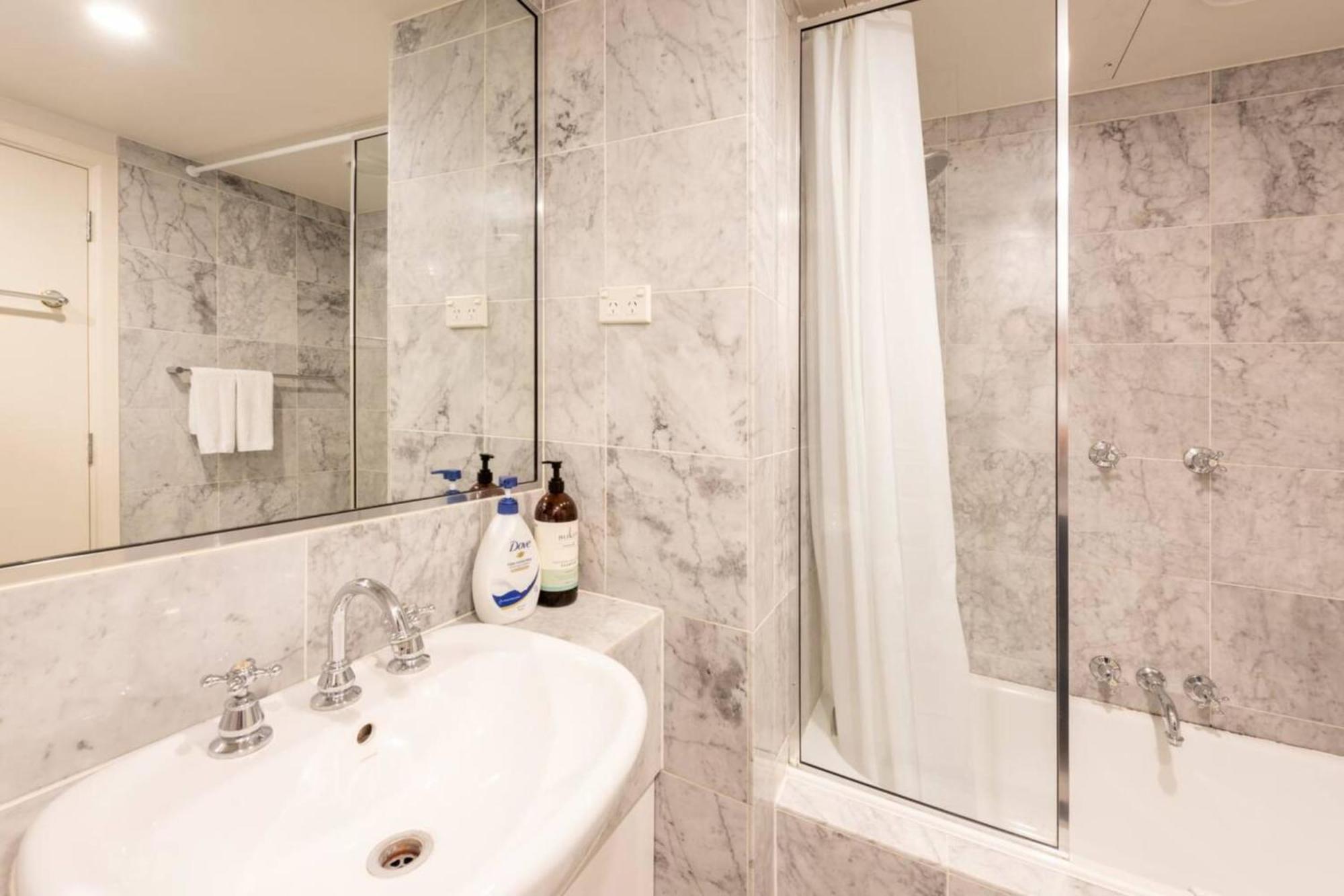 Spacious 3-Bed Unit In Melbourne Cbd W Pool & Gym Eksteriør bilde
