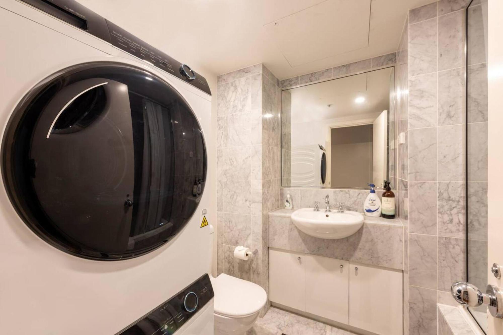 Spacious 3-Bed Unit In Melbourne Cbd W Pool & Gym Eksteriør bilde